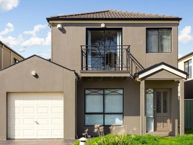 Stylish Family Living Close to Schools, Shops & Transport