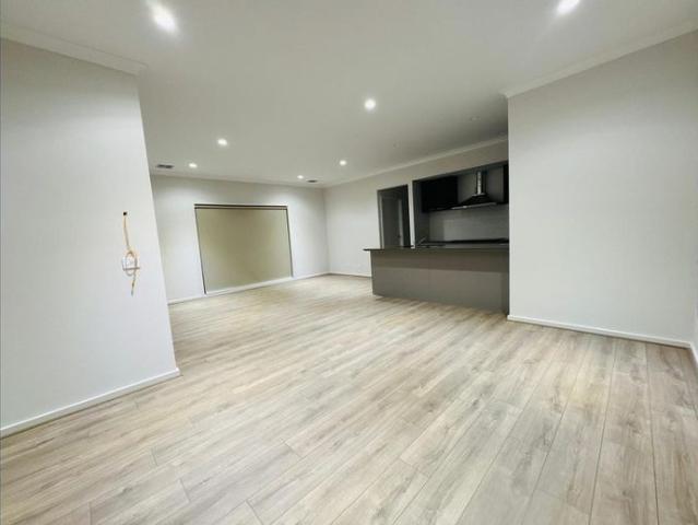 Stylish Family Living in a Convenient Pakenham Location