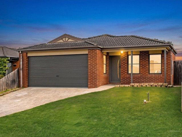Stylish Family Living in a Convenient Pakenham Location