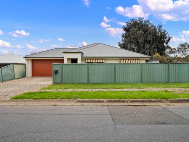 Stylish Family Living in a Convenient Valley View Setting