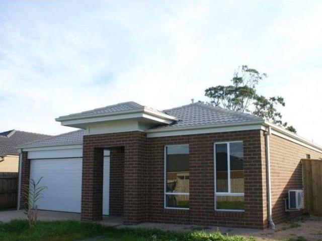 Stylish Family Living in a Peaceful Cul de Sac