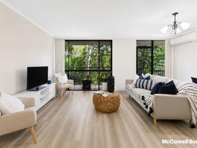 Stylish Family Living in a Peaceful Killara Setting