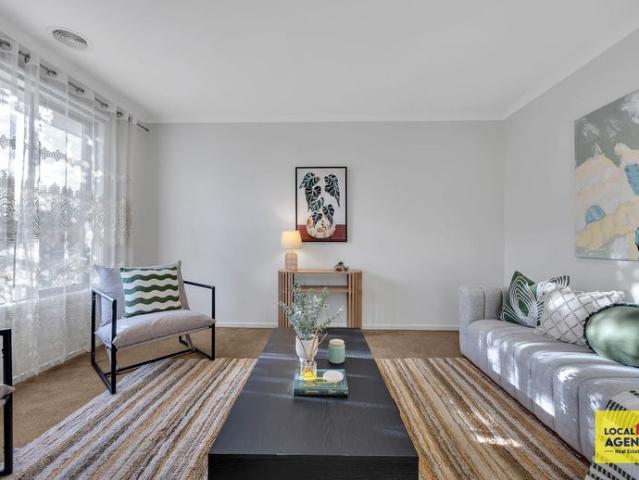 FOR LEASE | 6 Ormiston Crescent, Werribee in Prime Werribee Location ! $570 PW $ 2477 Bond