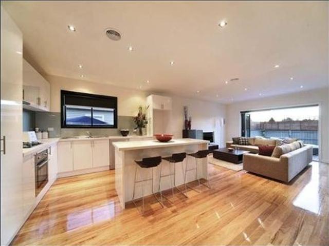Stylish Family Living in a Prime Bentleigh Location