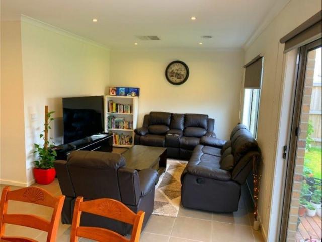 Stylish Family Living in a Prime Cranbourne East Location
