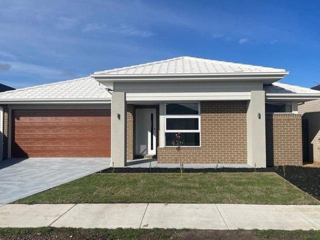 Stylish Family Living in a Prime Manor Lakes Location