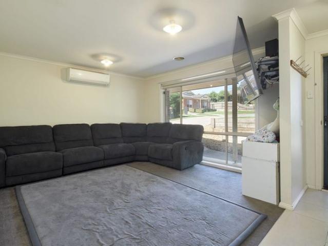 Stylish Family Living in a Quiet Court Location