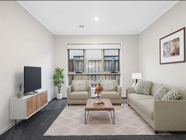 Stylish Family Living in a Sought After Clyde North Location