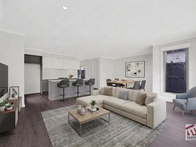 STYLISH FAMILY LIVING IN ADDISON WALK ESTATE!