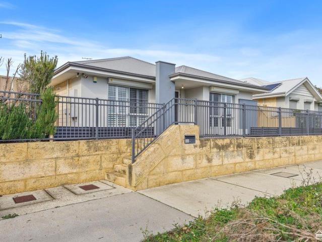 STYLISH FAMILY LIVING IN BYFORD HOTSPOT