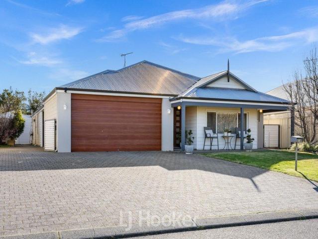 Stylish Family Living in Dunsborough Lakes