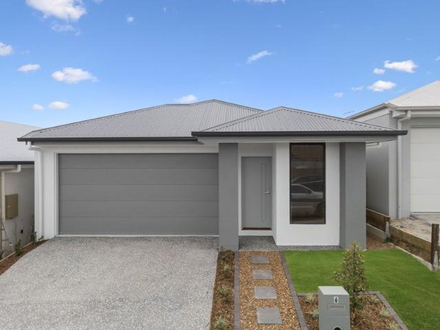 Stylish Family Living in Flinders View