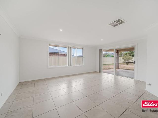 STYLISH FAMILY LIVING IN KESWICK ESTATE