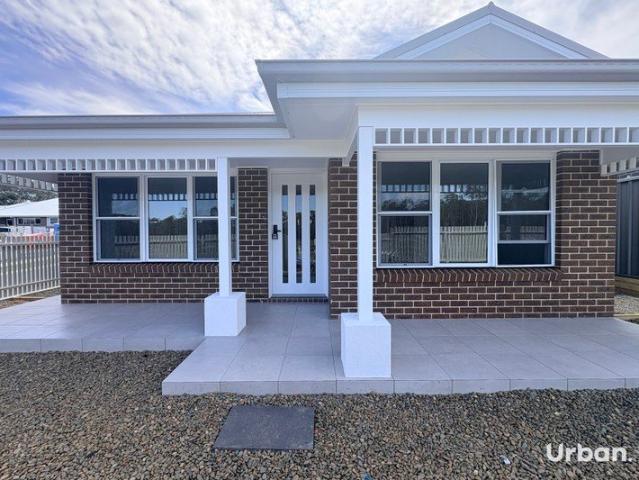 Stylish Family Living in Huntlee