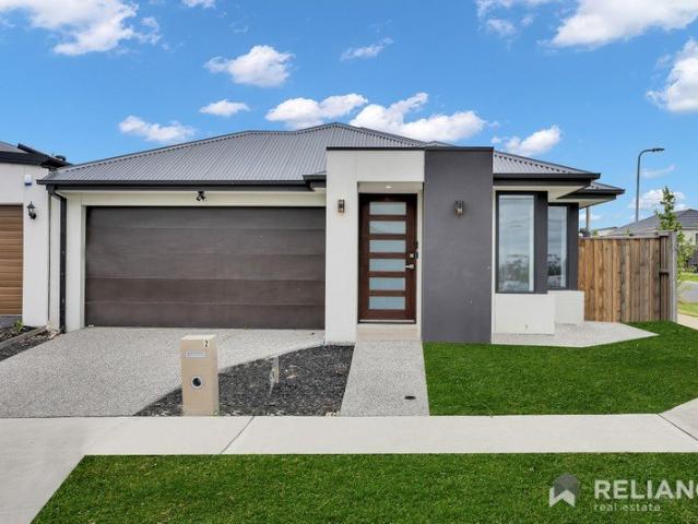 Stylish Family Living in Maplestone Estate!