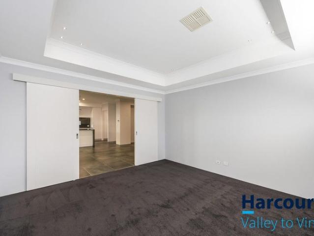 Stylish Family Living in Sinagra