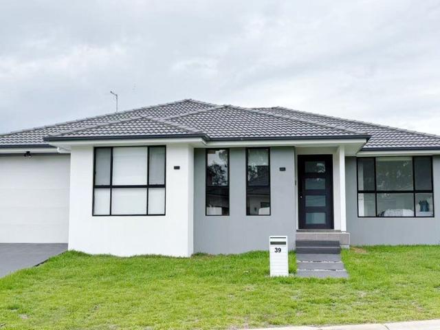 Stylish Family Living in Prime Box Hill Location!