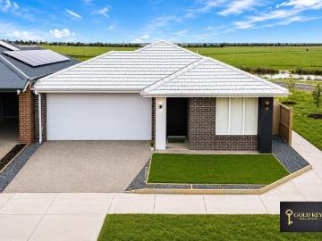 Stylish Family Living in the Heart of Armstrong Creek