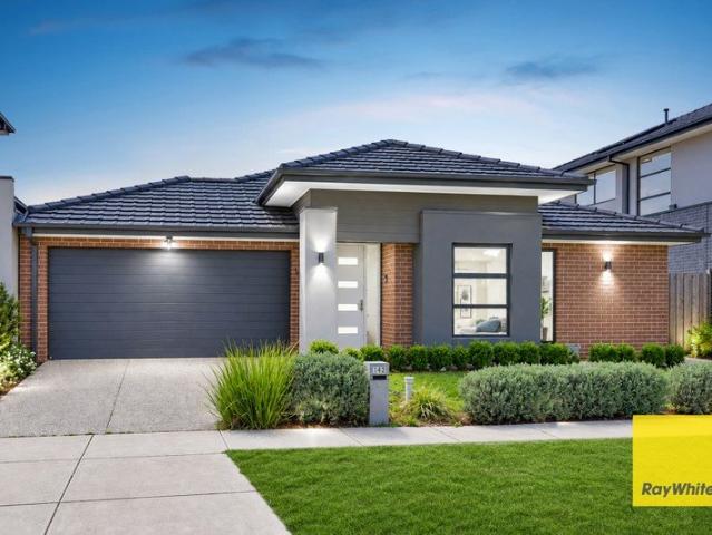 Stylish Family Living in the Heart of Bonnie Brook