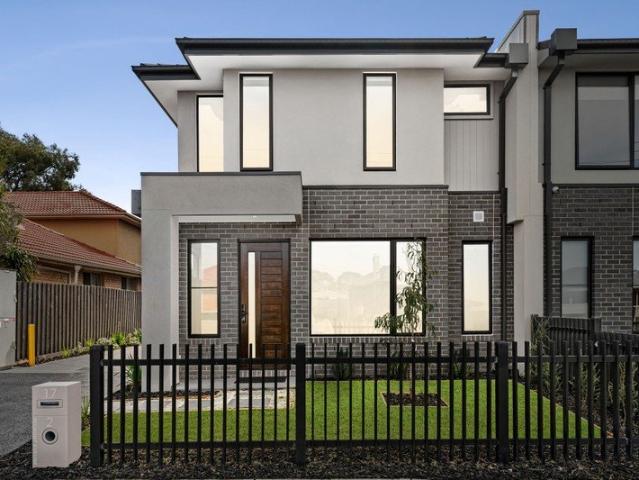 Stylish Family Living in the Heart of Clayton