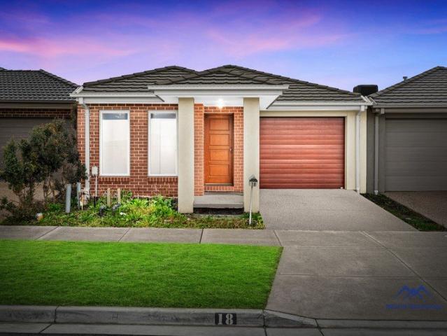 Stylish Family Living in the Heart of Clyde North !