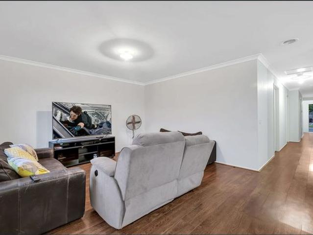 Stylish Family Living in the Heart of Cranbourne East