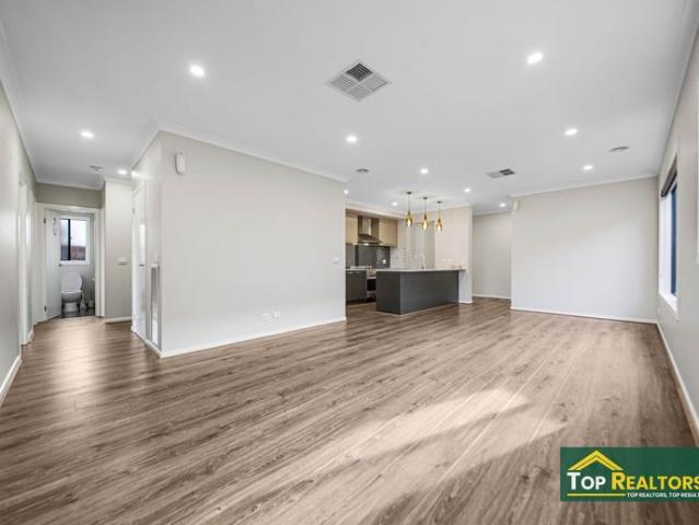 Stylish Family Living in the Heart of Emerald Park Estate! ✨ 4 Bedrooms | 2 Living Areas | 2 Bathrooms | Double Garage ✨