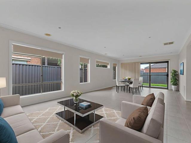 Stylish Family Living in the Heart of Lakeside!