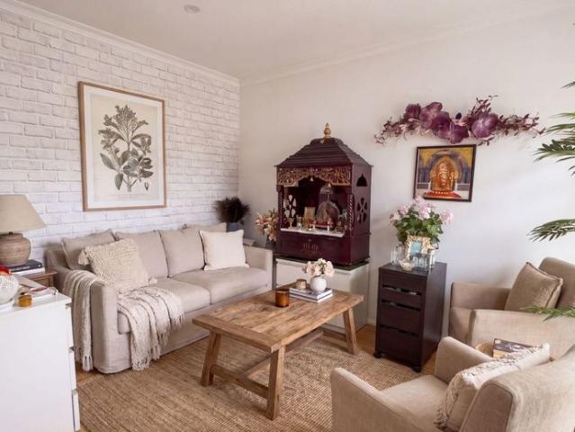 Stylish Family Living in the Heart of The Ponds