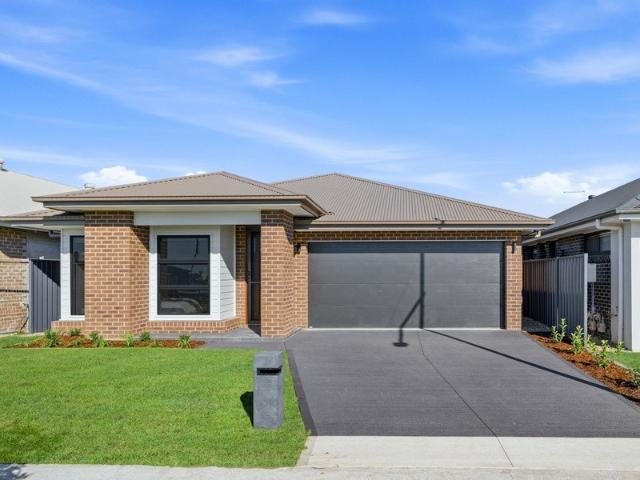 Brand New Home Move Straight In!