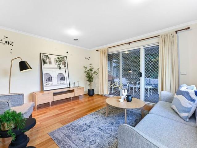 Stylish Family Living in the Pinewood & Brentwood School Zones