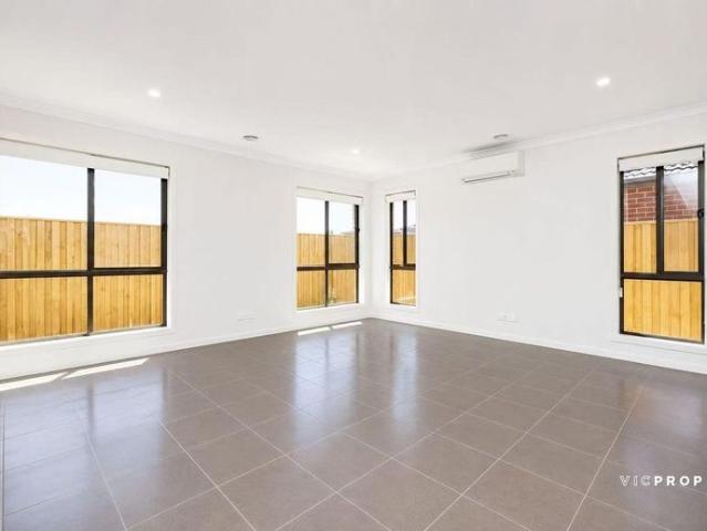 Stylish Family Living in the Prestigious Kings Leigh Estate