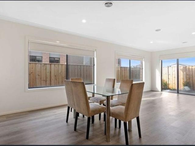 Stylish Family Living in the Sought After Anchoridge Estate
