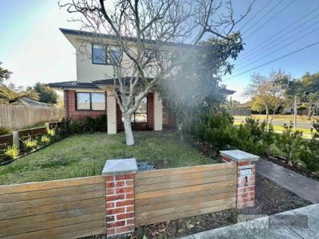 Stylish Family Living Just Steps from Oakleigh Central