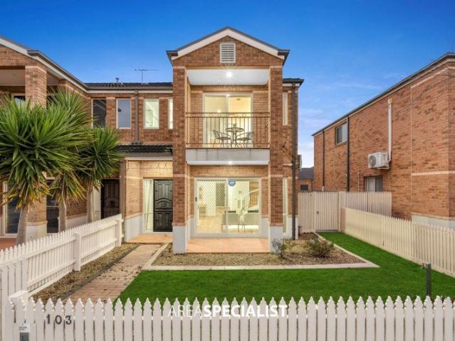 Stylish Family Living Opposite Casey Central Park