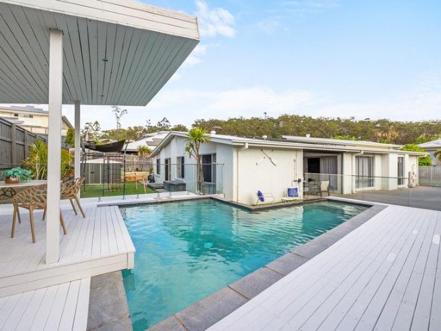 STYLISH FAMILY LIVING MEETS RESORT STYLE ENTERTAINING ON 719m²!
