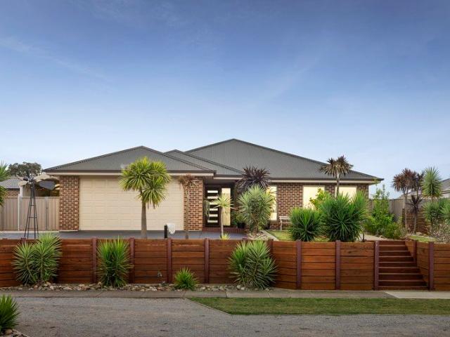 Stylish Family Living with Versatile Spaces & Exceptional Outdoor Appeal