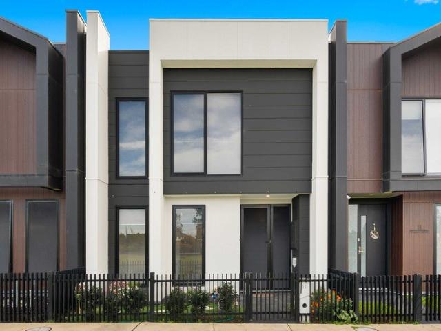 Stylish Family Living with a Flexible Floor Plan in a Prime Parkside Location