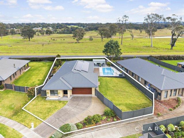 STYLISH FAMILY LIVING WITH A POOL AND STUNNING VIEWS!