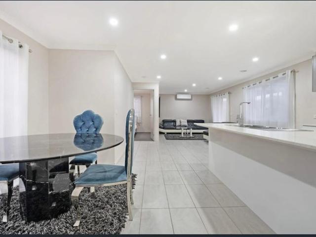 Stylish Family Living With Brand New Splity System in Everyroom