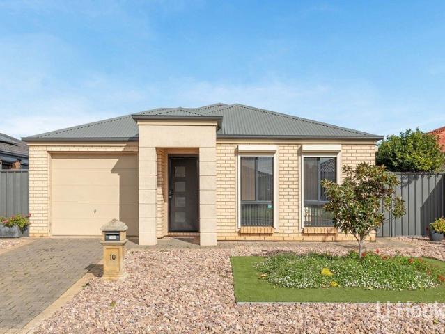 Stylish Family Living with Comfort, Convenience & Low Maintenance Appeal