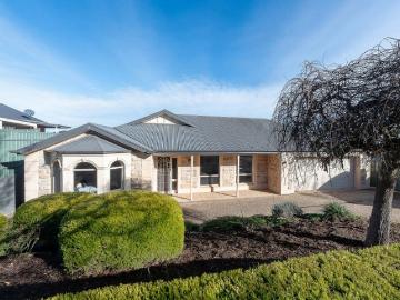 Stylish Family Living with Eye Catching Views