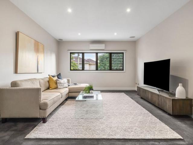 Stylish Family Living with Poolside Entertaining in a Quiet Cul de Sac