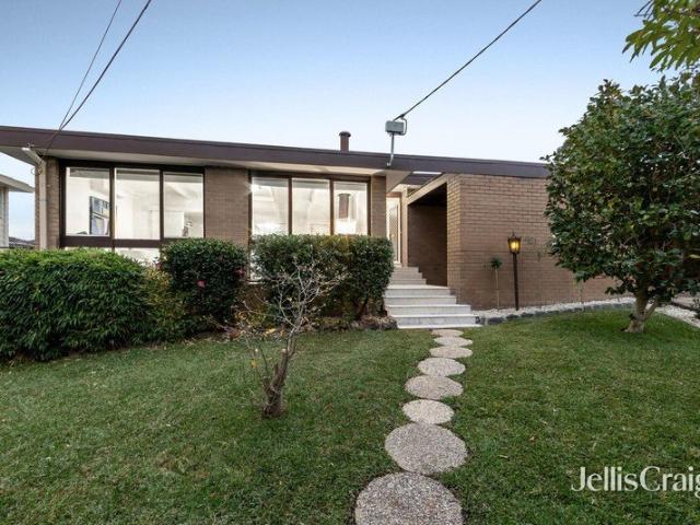 Stylish family living with self contained accommodation in the EDSC zone