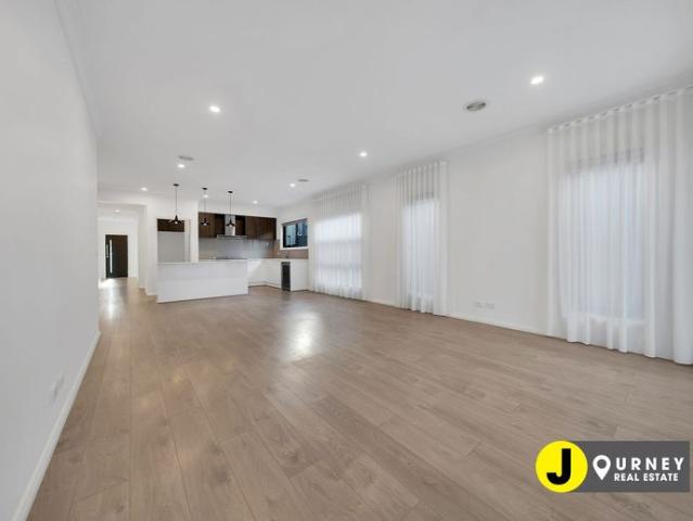 Stylish Family Living with Solar in a Convenient Clyde Location