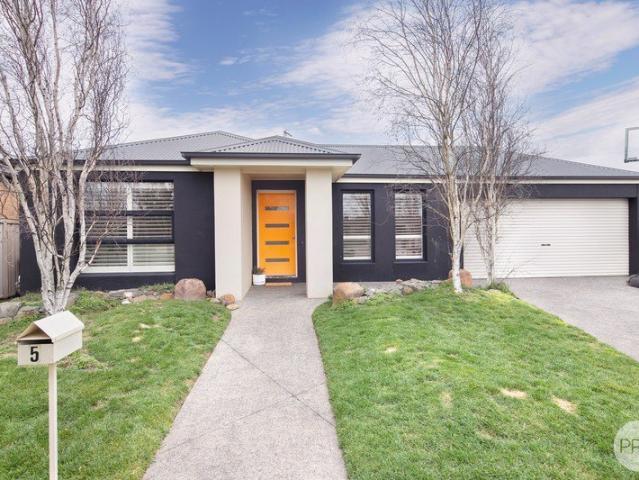 Stylish Family Living with Stunning Landscaped Surrounds