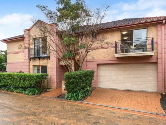 Stylish Family Sanctuary with Guest Retreat in Exclusive Community Living Appeal