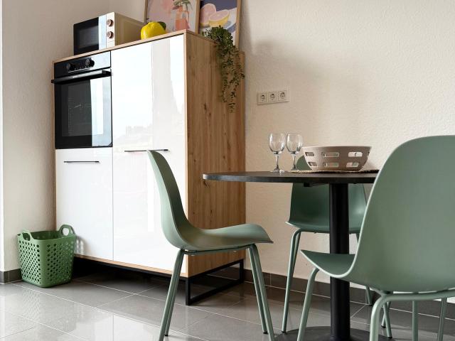 Stylish feel good oasis with sunny balcony, Hilden Amsterdam Apartments for Rent