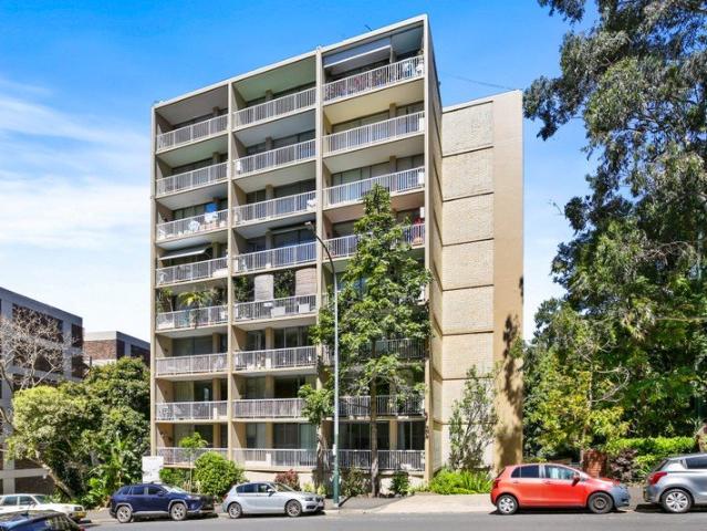 Stylish Fifth Floor Studio with Expansive District Views