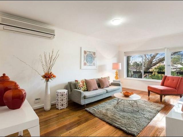 Stylish First Floor Apartment in a Prime Carnegie Location
